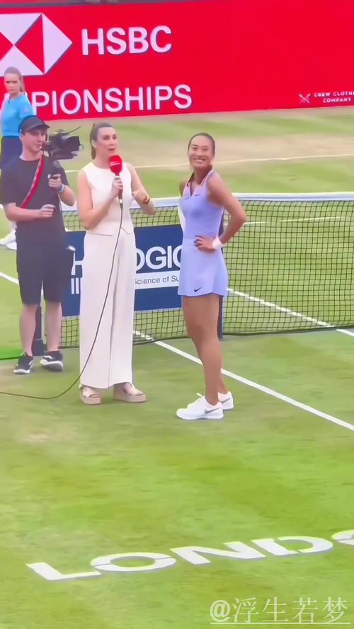 郑钦文直落两盘击败拉杜卡努 首次闯入草地赛四强