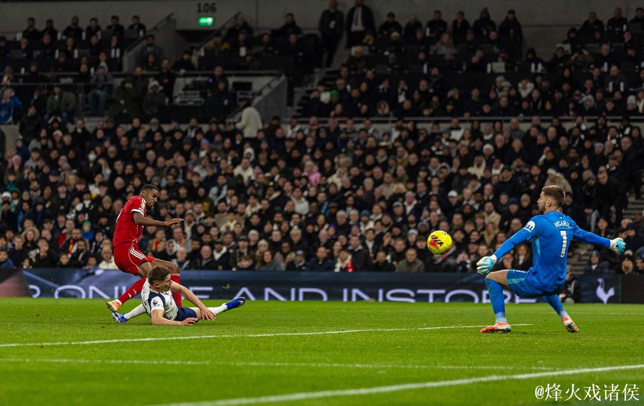 利物浦主教练斯洛特:伊萨克因伤将缺席数月 利物浦主教练斯洛特:伊萨克因伤将缺席数月